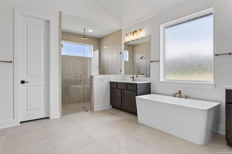 Furnished interior view inside a new home in Waldsanger, New Braunfels (Image 6).