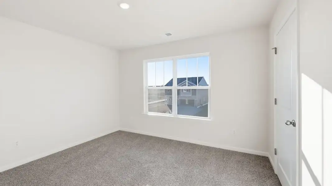 Spacious, unfurnished interior of a new home in Woodglen, Piedmont (Image 27).