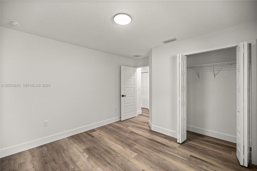 Spacious, unfurnished interior of a new home in , Ocala (Image 15).