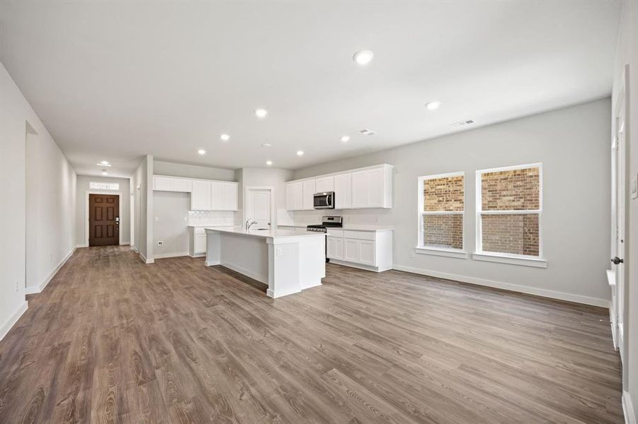 Spacious, unfurnished interior of a new home in Prestige Collection at Overland Grove, Forney (Image 14). Spacious, unfurnished interior of a new home in Prestige Collection at Overland Grove, Forney (Image 14).