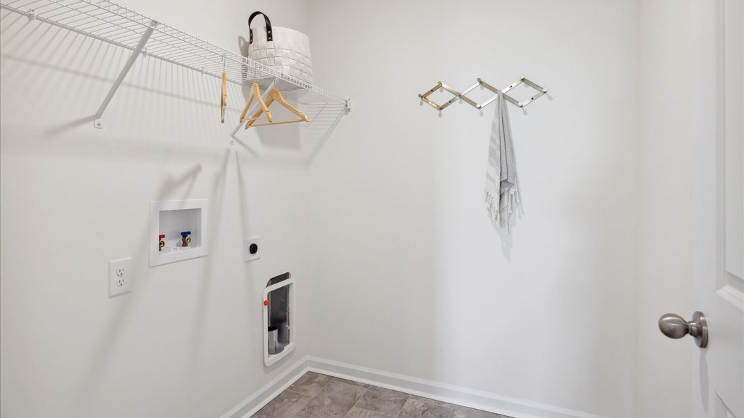 Spacious, unfurnished interior of a new home in Emory Creek, Harriman (Image 18).