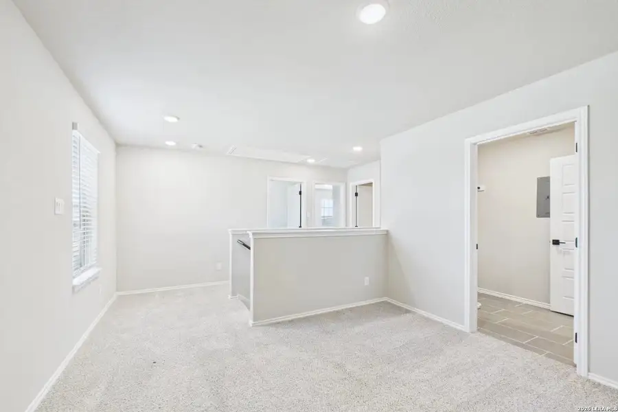 Spacious, unfurnished interior of a new home in Meadows at Oak Creek, San Antonio (Image 15).