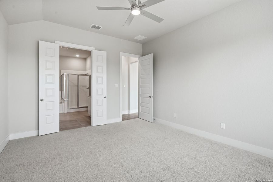 Spacious, unfurnished interior of a new home in Stillwater Ranch, San Antonio (Image 29).
