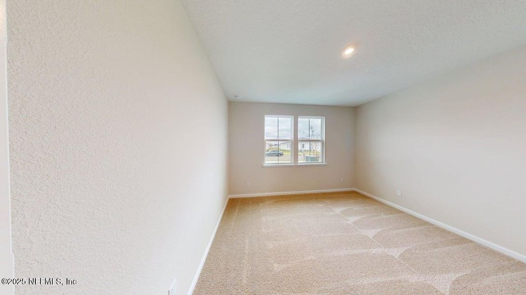 Spacious, unfurnished interior of a new home in Lakes at Bella Lago, Green Cove Springs (Image 11).