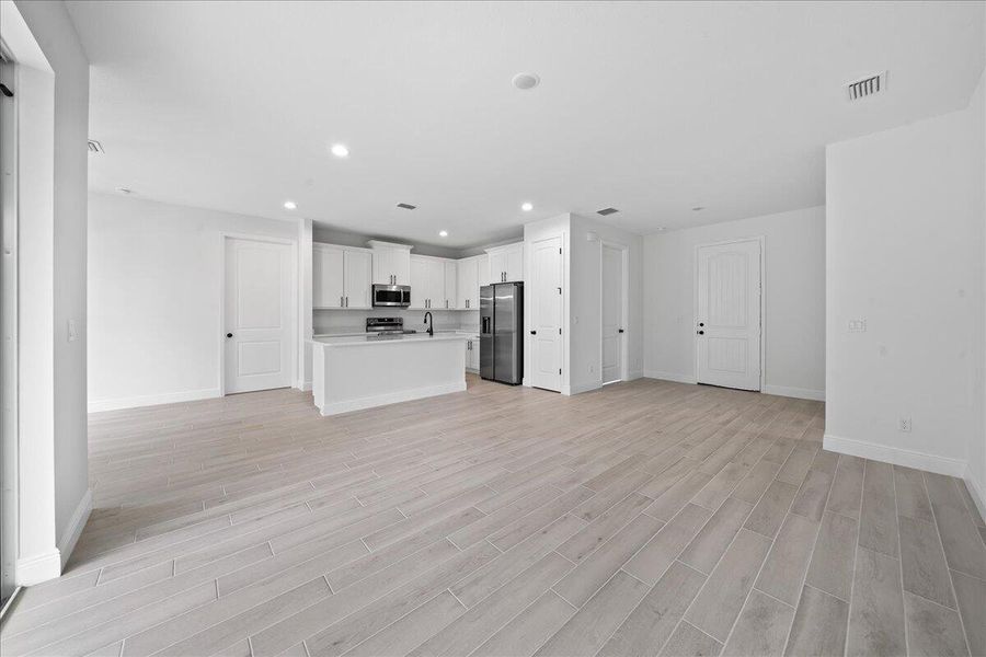 Spacious, unfurnished interior of a new home in , Fort Pierce (Image 17).