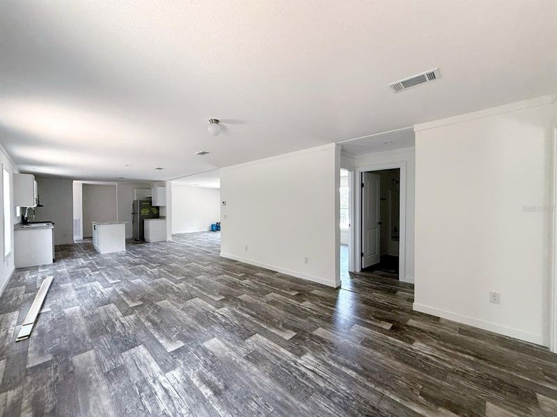 Spacious, unfurnished interior of a new home in , Crystal River (Image 14).