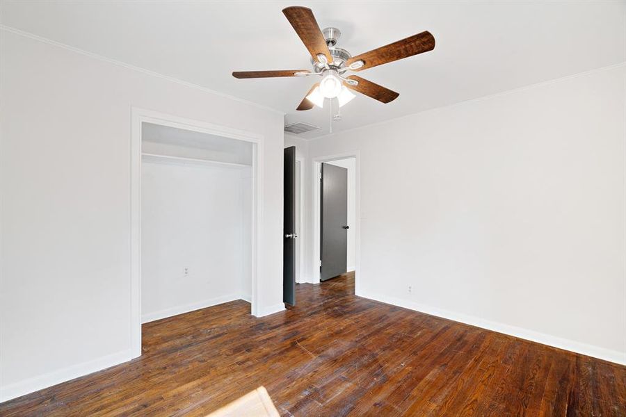 Spacious, unfurnished interior of a new home in , Paris (Image 19).