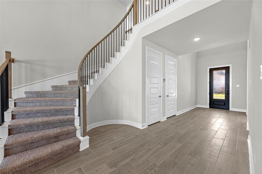 Representative image. Features, selections and colors may vary.