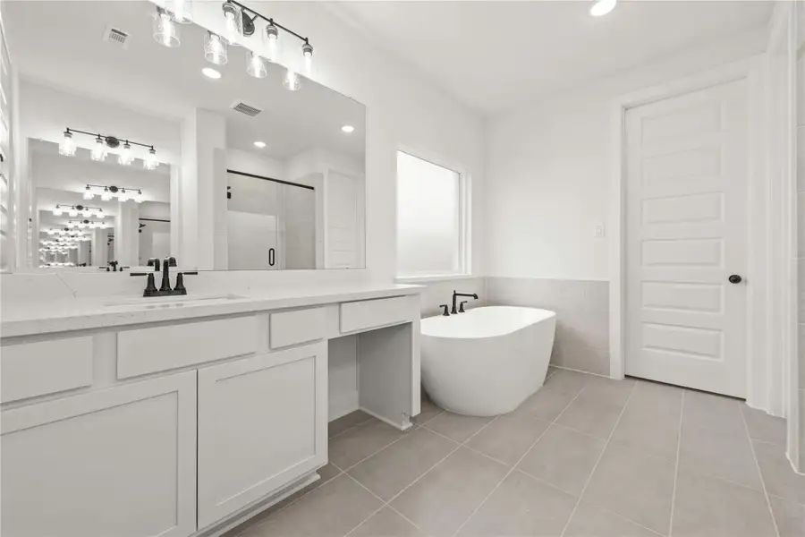 Furnished interior view inside a new home in Kresston - 40', Montgomery (Image 4).