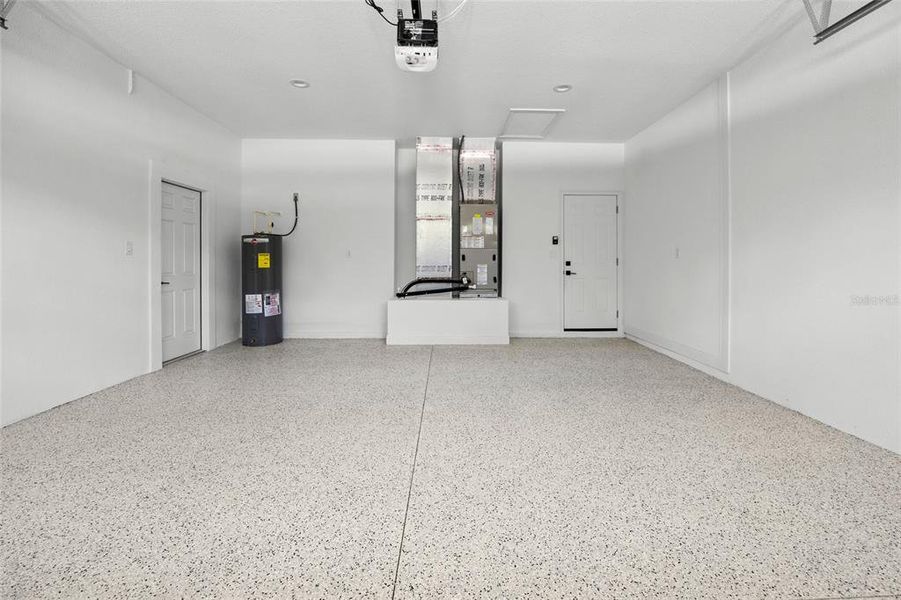 Spacious, unfurnished interior of a new home in , Dunnellon (Image 32).