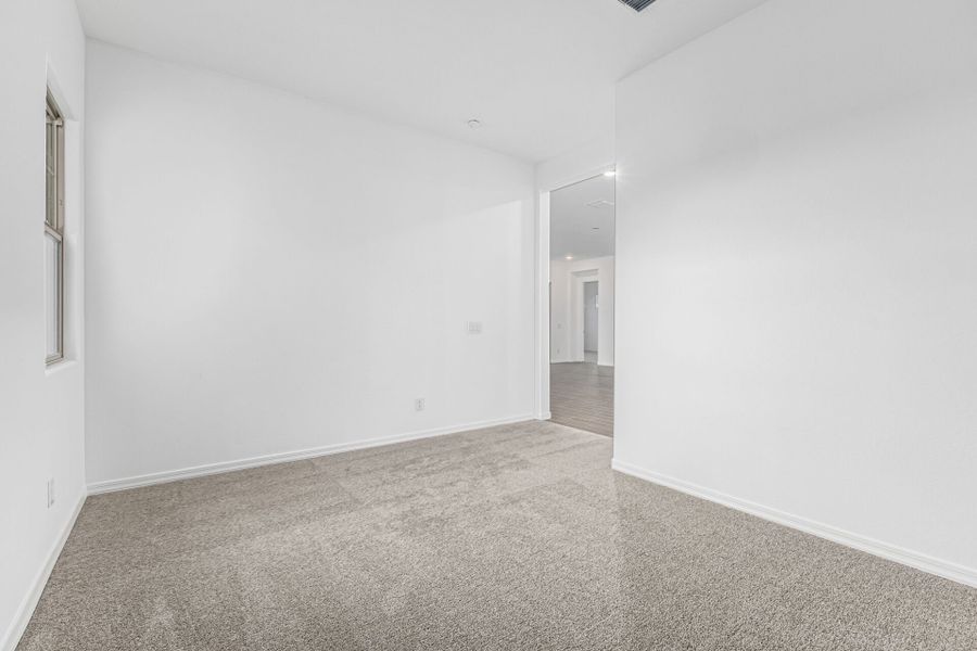 Spacious, unfurnished interior of a new home in Las Ventanas - RV Collection, Goodyear (Image 10).