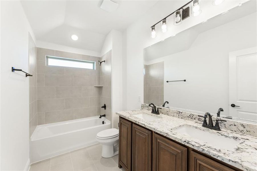 Furnished interior view inside a new home in Glenbrook, Red Oak (Image 14).