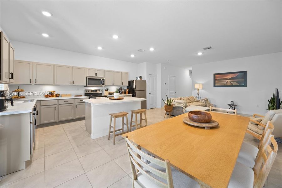Furnished interior view inside a new home in , Pompano Beach (Image 9).