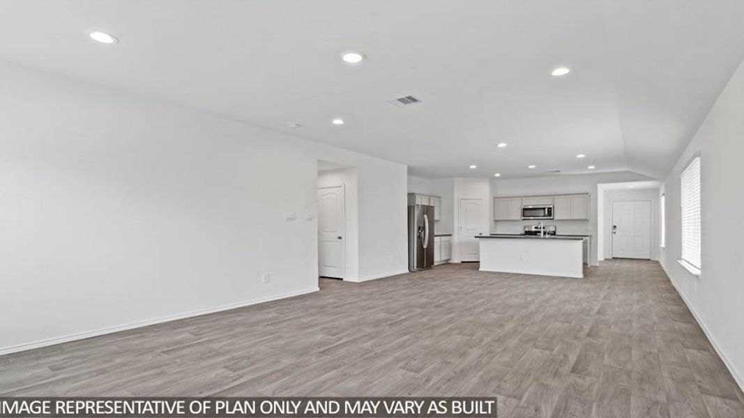 Spacious, unfurnished interior of a new home in Venetian Pines, Conroe (Image 6).