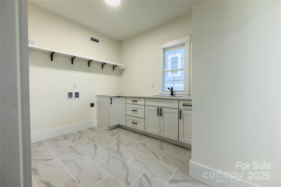 Image 39 of a home in .