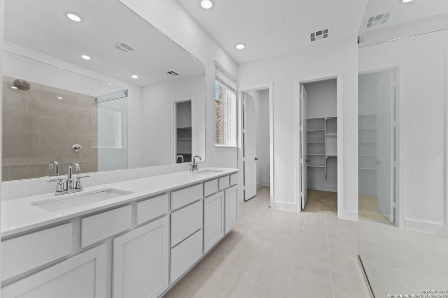 Furnished interior view inside a new home in , New Braunfels (Image 4).