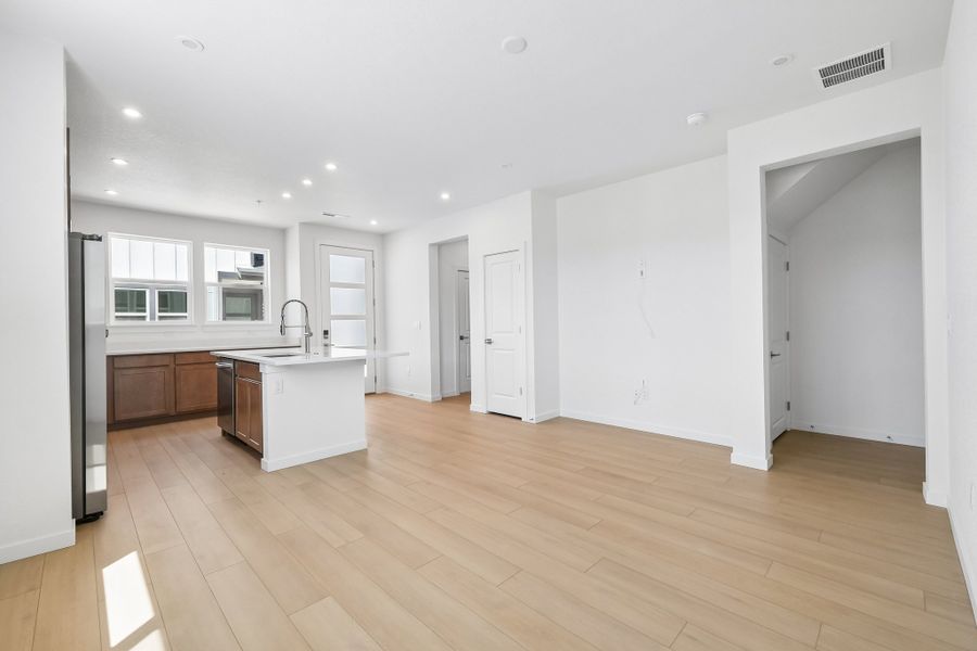Spacious, unfurnished interior of a new home in The Vistas at West Mesa, Colorado Springs (Image 28).