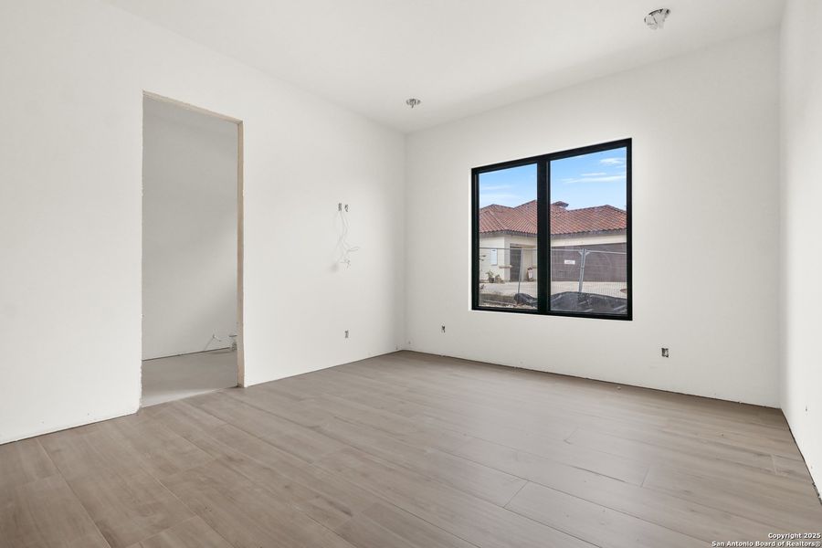 Spacious, unfurnished interior of a new home in , San Antonio (Image 13).