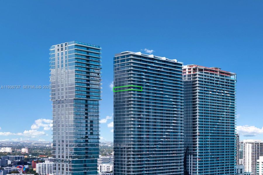Condo located in Miami, FL showcasing its design and architecture (Image 4).