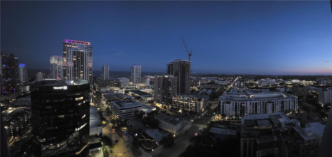 Condo located in St. Petersburg, FL showcasing its design and architecture (Image 52).