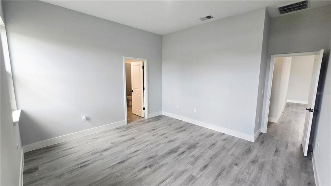 Spacious, unfurnished interior of a new home in , Ocala (Image 18).