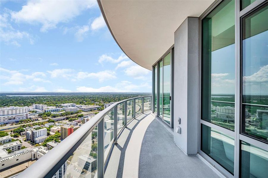 Condo located in St. Petersburg, FL showcasing its design and architecture (Image 43).