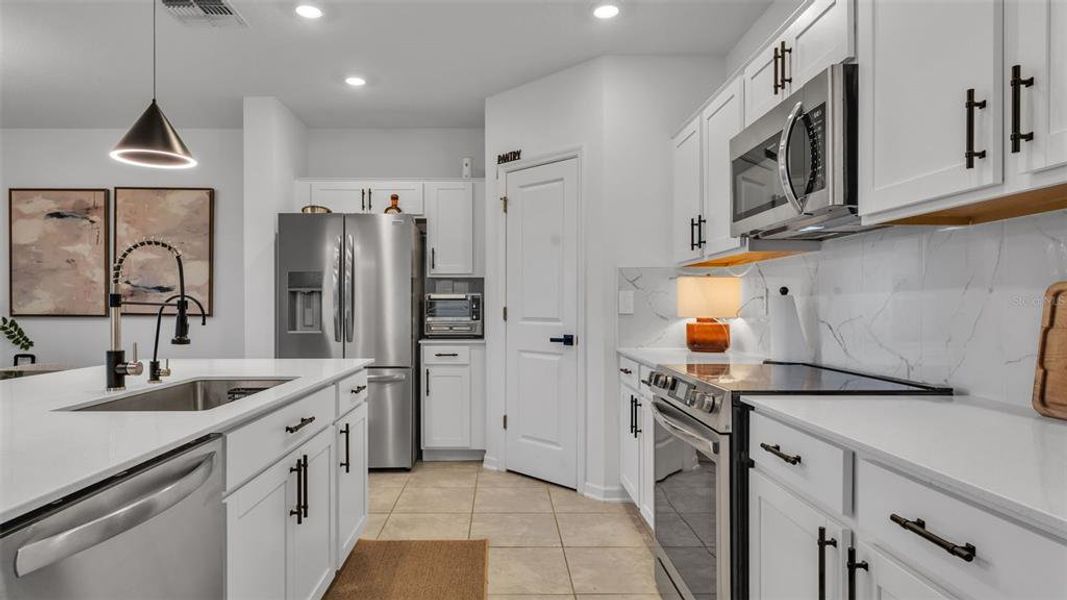 Furnished interior view inside a new home in , Winter Haven (Image 7).