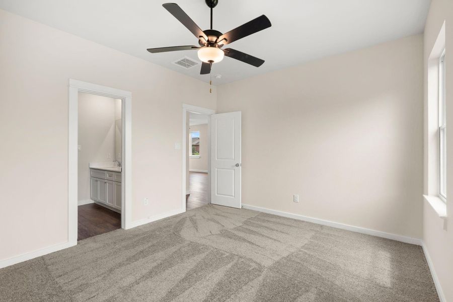 Spacious, unfurnished interior of a new home in Santa Fe, Cleveland (Image 16). Spacious, unfurnished interior of a new home in Santa Fe, Cleveland (Image 16).