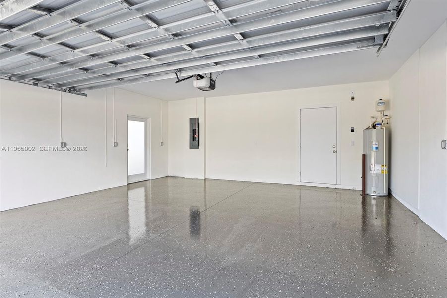 Spacious, unfurnished interior of a new home in , Port St. Lucie (Image 29).