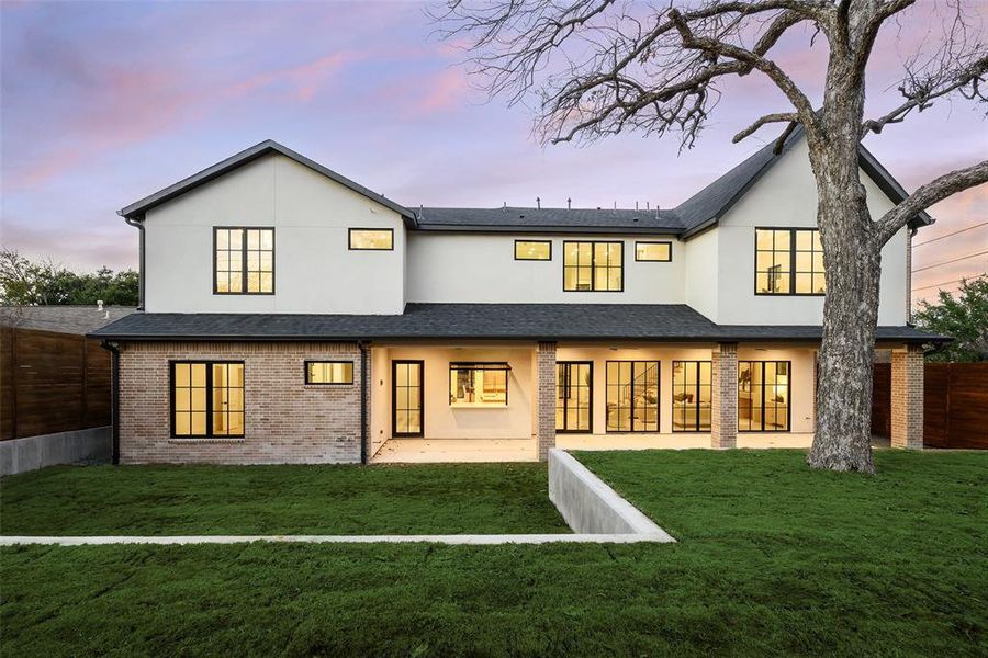Exterior details and patio area of a home in , Dallas (Image 4).
