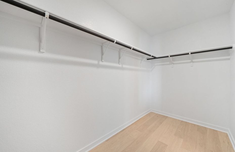 Spacious, unfurnished interior of a new home in Sunfield, Buda (Image 37).