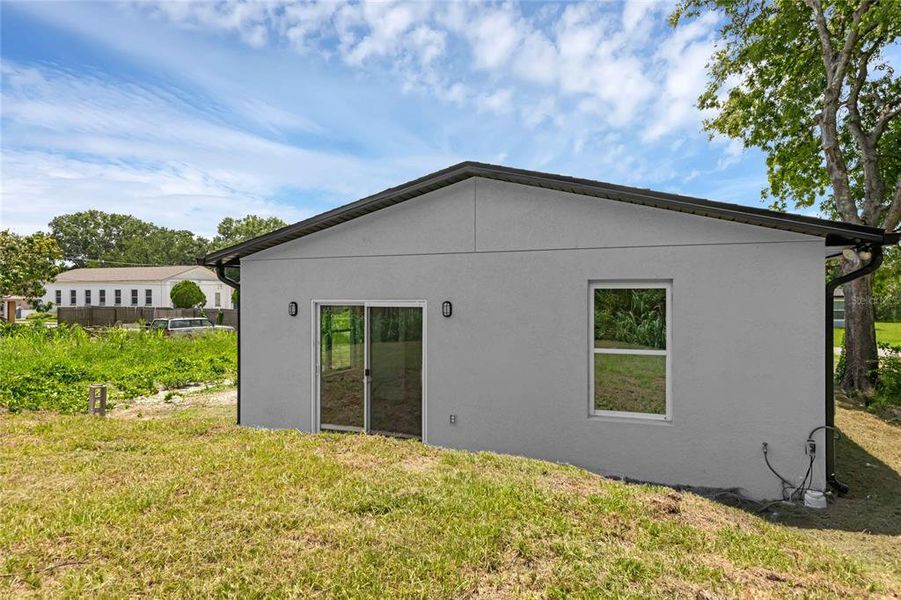 Minutes to the new Publix Grocery Store * McDonald being built and enjoy all the downtown of Sanford