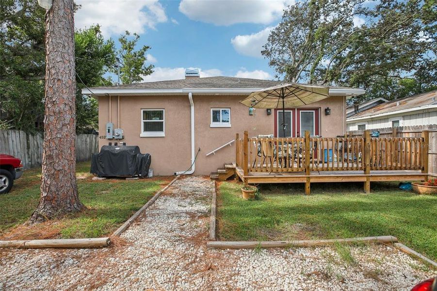 Exterior details and patio area of a home in , St. Petersburg (Image 2).