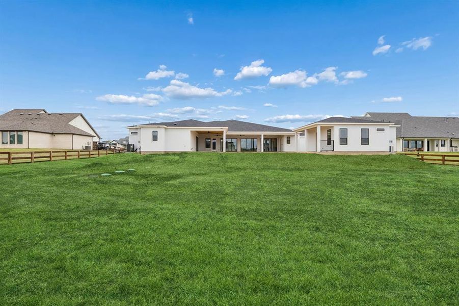 Exterior details and patio area of a home in , Northlake (Image 20).