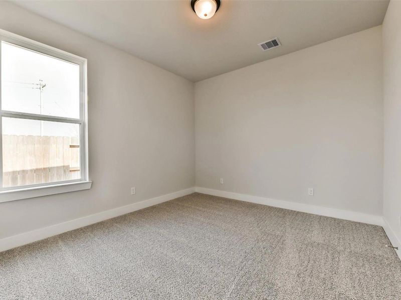 Spacious, unfurnished interior of a new home in Lago Mar, Texas City (Image 37).