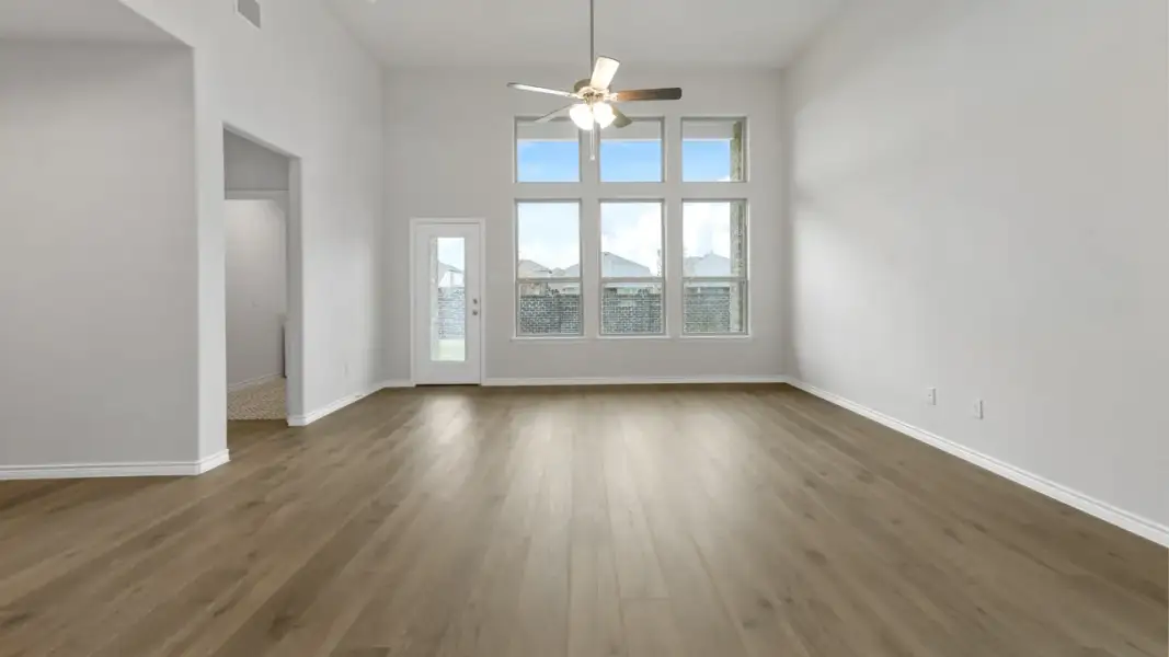 Spacious, unfurnished interior of a new home in Elevon, Lavon (Image 15).