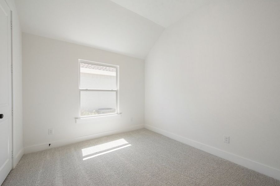 Spacious, unfurnished interior of a new home in Tavolo Park, Fort Worth (Image 35).