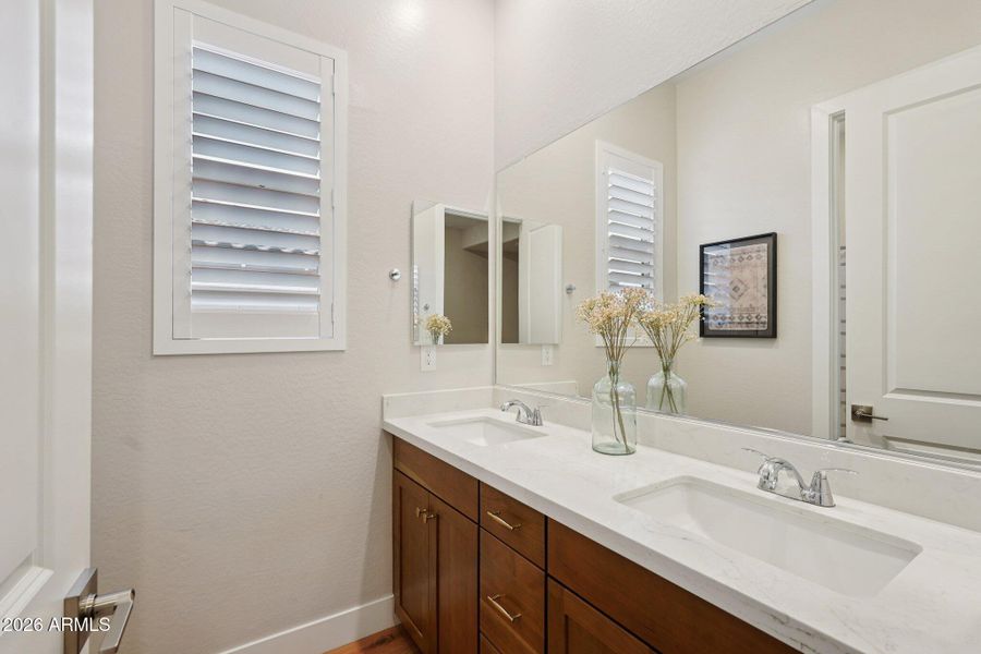 23-web-or-mls-W Roanoke Ave-S2901-023