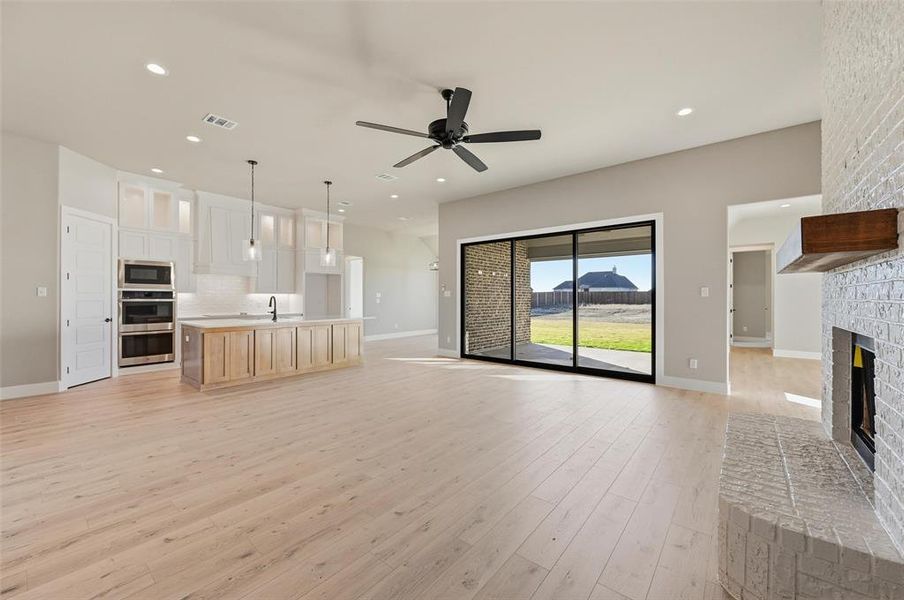 Spacious, unfurnished interior of a new home in Coyote Crossing, Godley (Image 22).