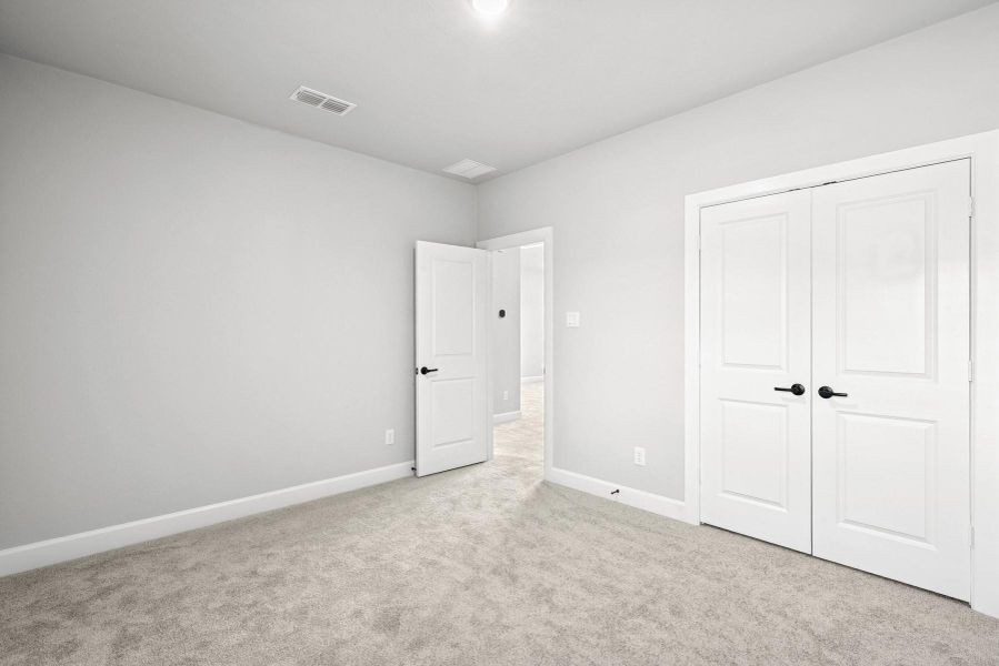 Spacious, unfurnished interior of a new home in Harvest Green 45', Richmond (Image 29).
