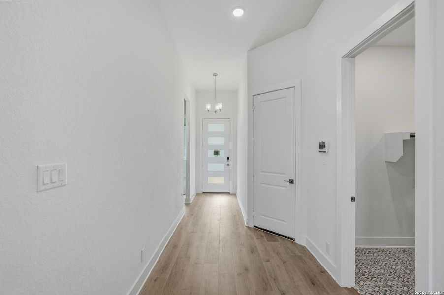 Spacious, unfurnished interior of a new home in Prominence, San Antonio (Image 13).