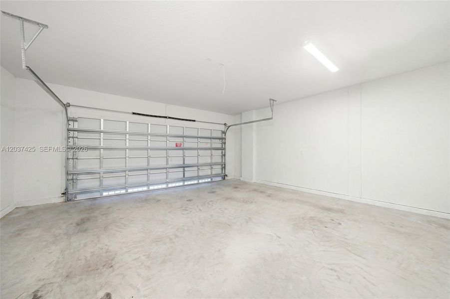 Spacious, unfurnished interior of a new home in , Miami (Image 20).