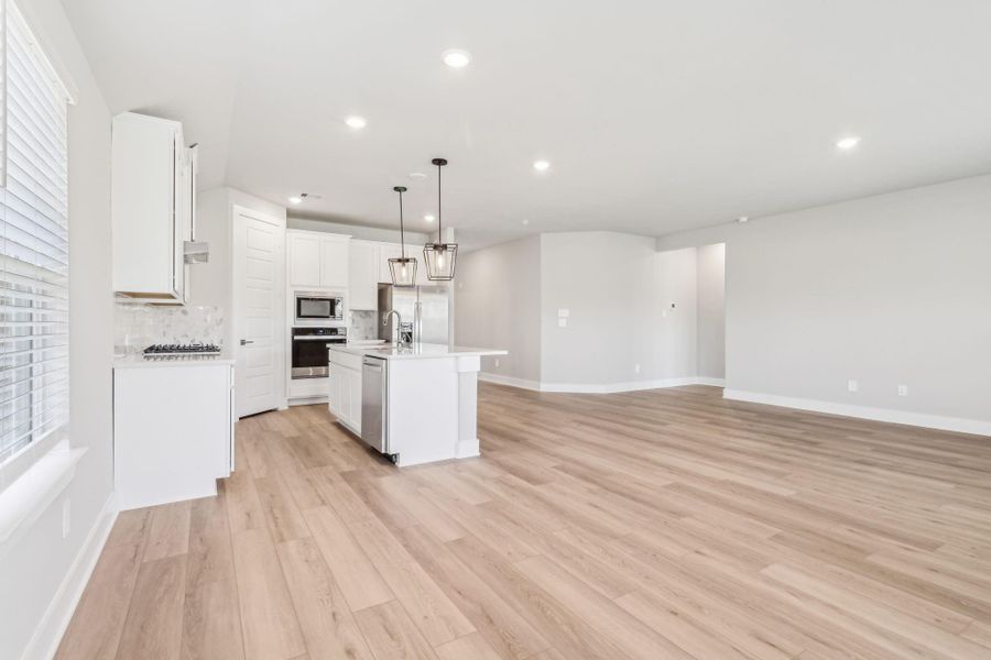 Photo is not of the actual home but is an inspirational photo of builder’s model home and may depict options, furnishings, and/or decorator features that are not included.