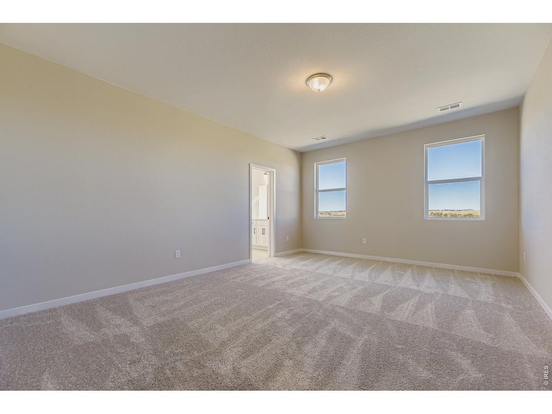 Spacious, unfurnished interior of a new home in Farmstead, Berthoud (Image 19).
