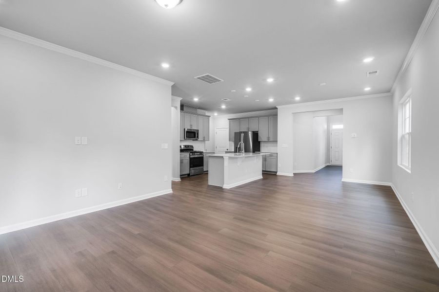 SUN_Sagecroft_Pic_Davidson_QMI_104_Great