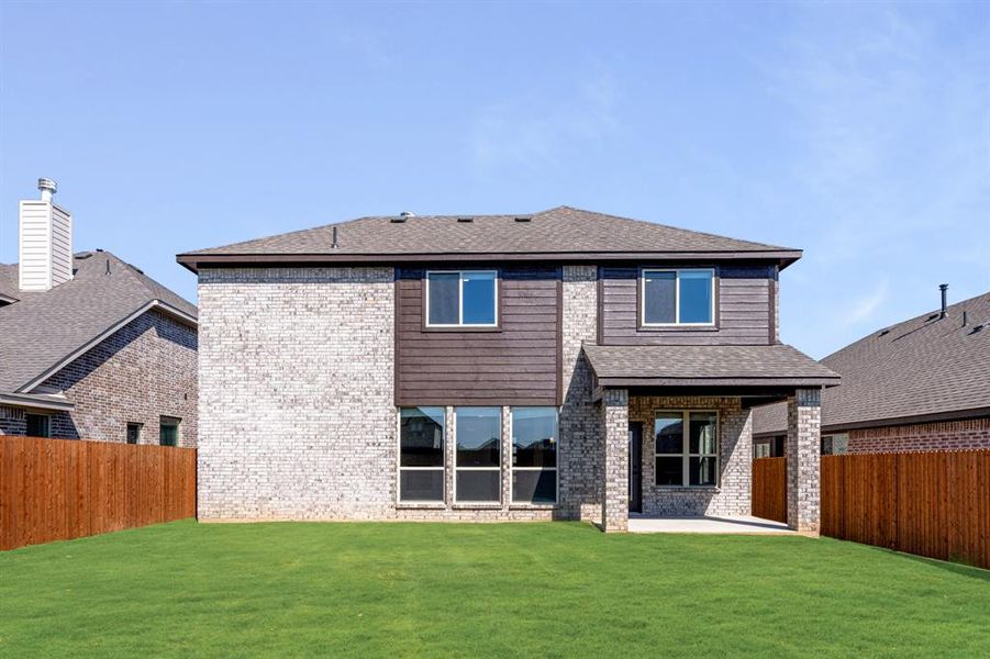 Exterior details and patio area of a home in Hulen Trails Classic 50, Fort Worth (Image 25). Exterior details and patio area of a home in Hulen Trails Classic 50, Fort Worth (Image 25).