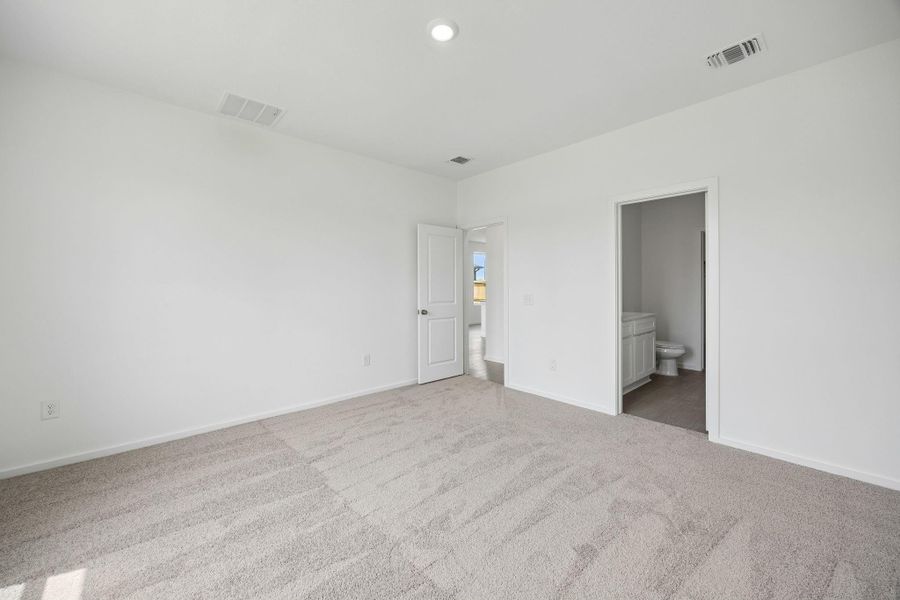 Spacious, unfurnished interior of a new home in Windcress, Cove (Image 16).