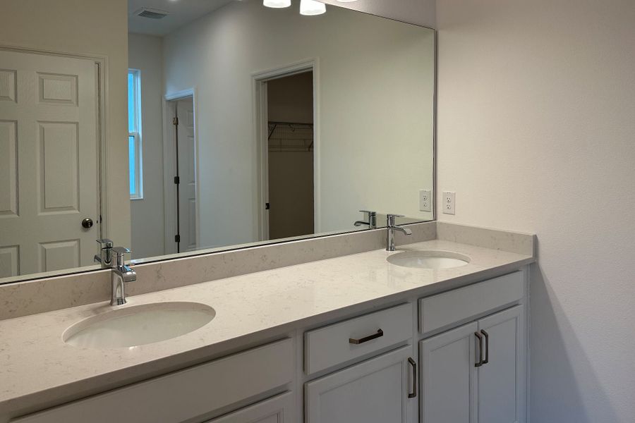 Luxurious Primary Bathroom in Central Florida Home