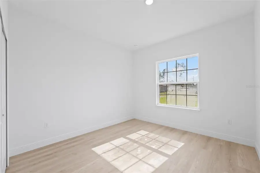 Spacious, unfurnished interior of a new home in , Ocala (Image 13).