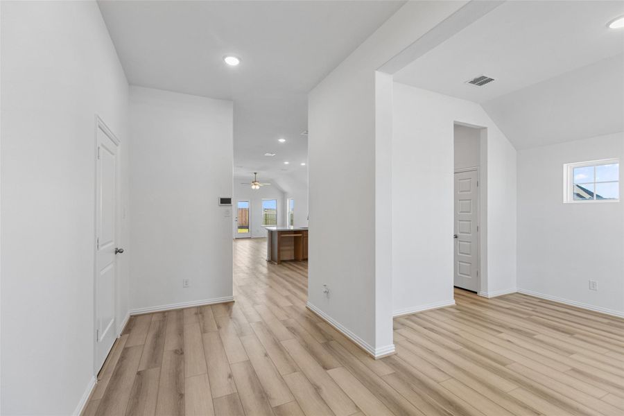 Spacious, unfurnished interior of a new home in River Ranch, Dayton (Image 27).